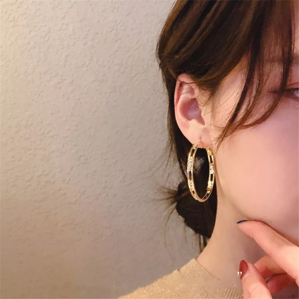 BEAUTIFUL YELLOW GOLD ROUND HOOP EARRINGS - Picture 5 of 5